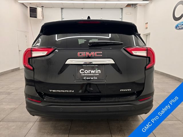Used 2022 GMC Terrain SLE w/ Driver Convenience Package AWD/4WD image 4