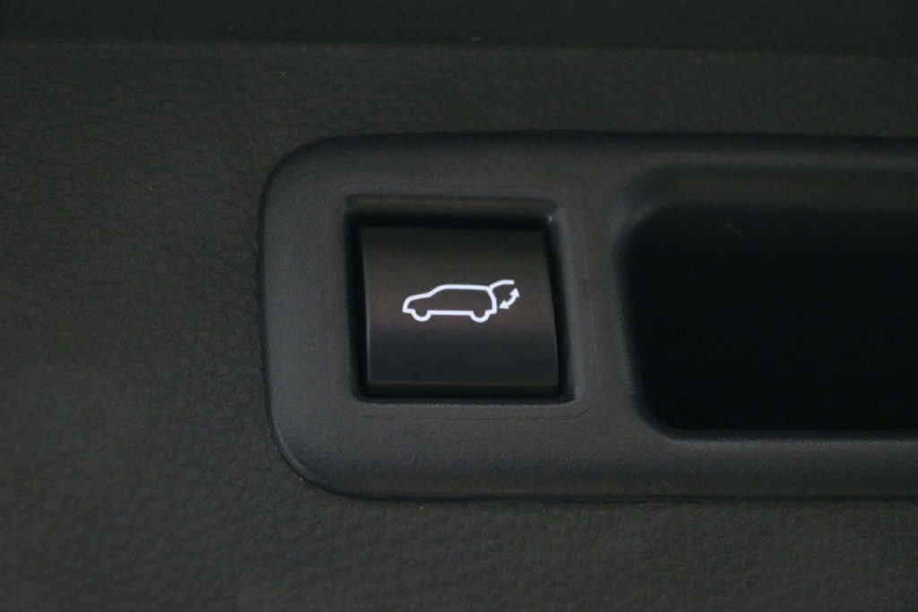Used 2023 Toyota Highlander XLE AWD/4WD image 32