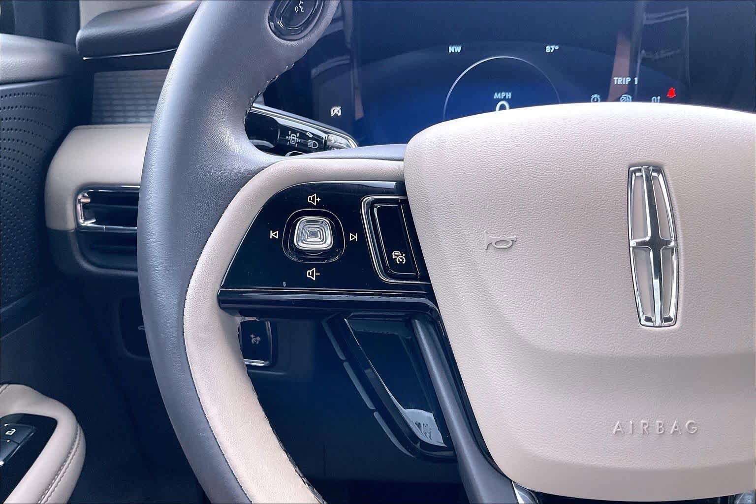 Used 2023 Lincoln Corsair FWD image 18