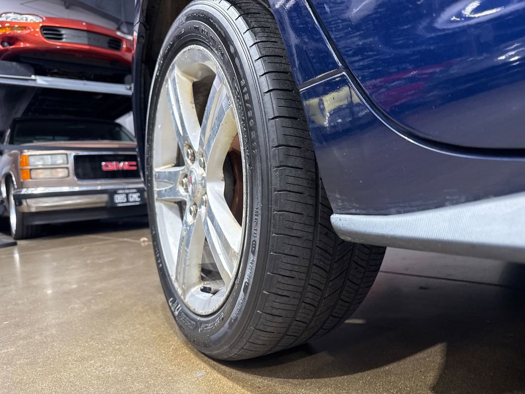 Used 2010 Pontiac Vibe AWD w/ Sun And Sound Package image 34