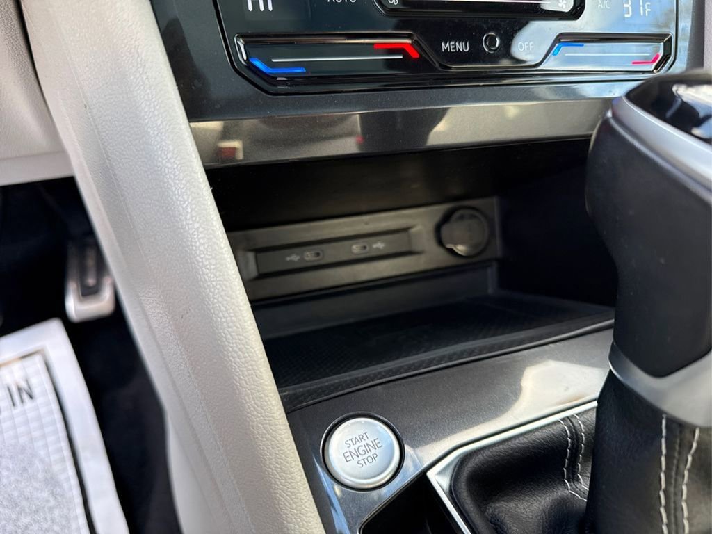 Used 2023 Volkswagen Tiguan SE R-Line image 42