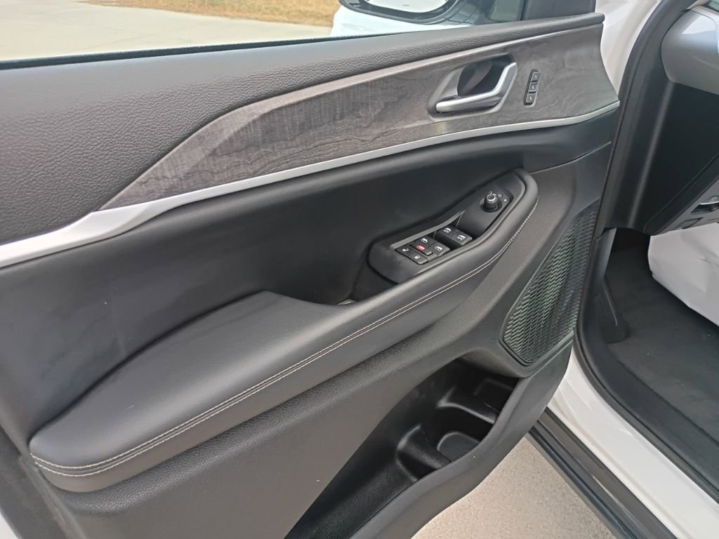 Used 2023 Jeep Grand Cherokee Limited image 9