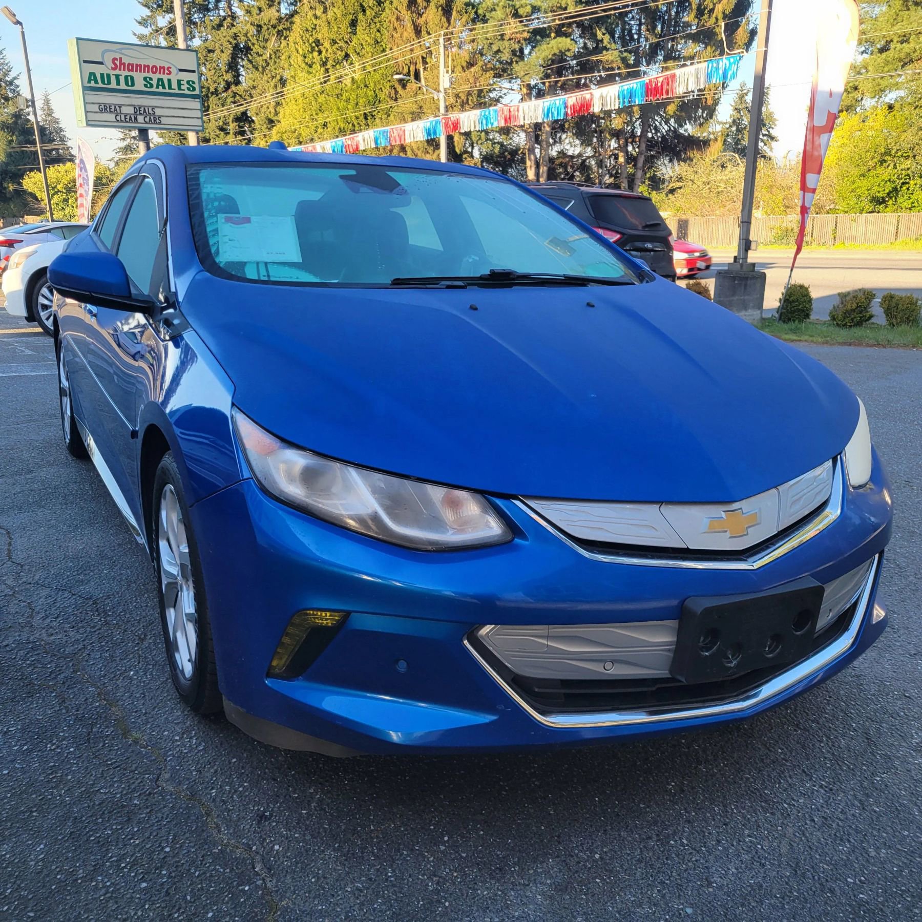 Used 2017 Chevrolet Volt Premier w/ Driver Confidence II Package image 4