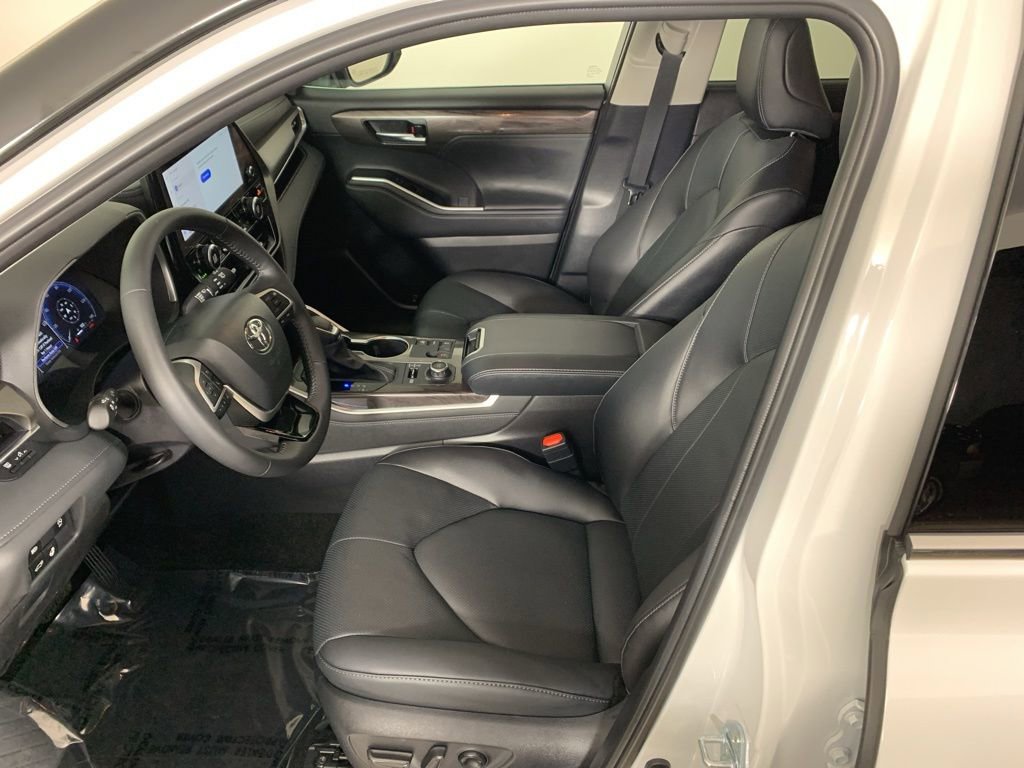 Used 2026 Toyota Highlander Limited image 33