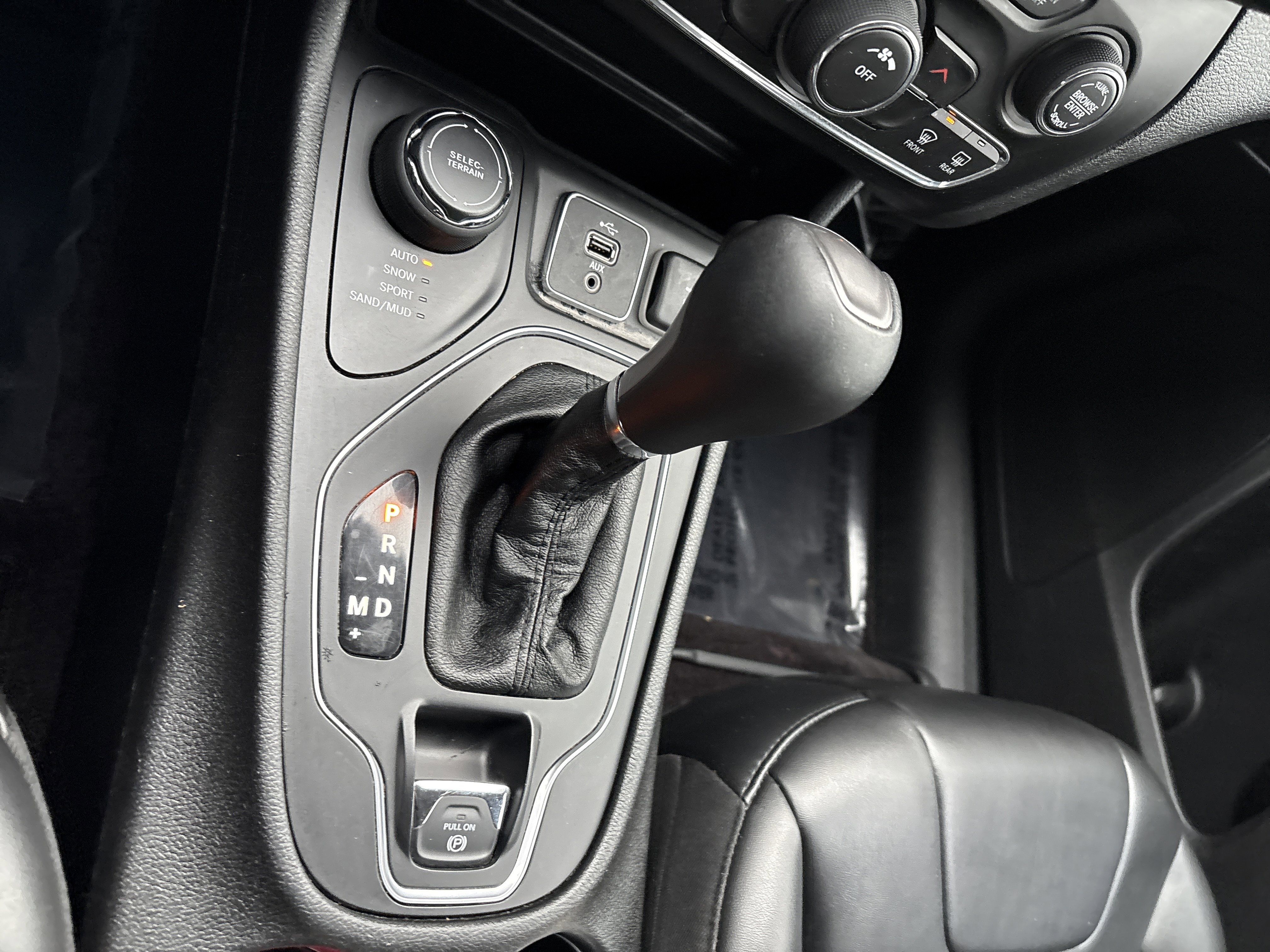 Used 2019 Jeep Cherokee Latitude Plus image 31