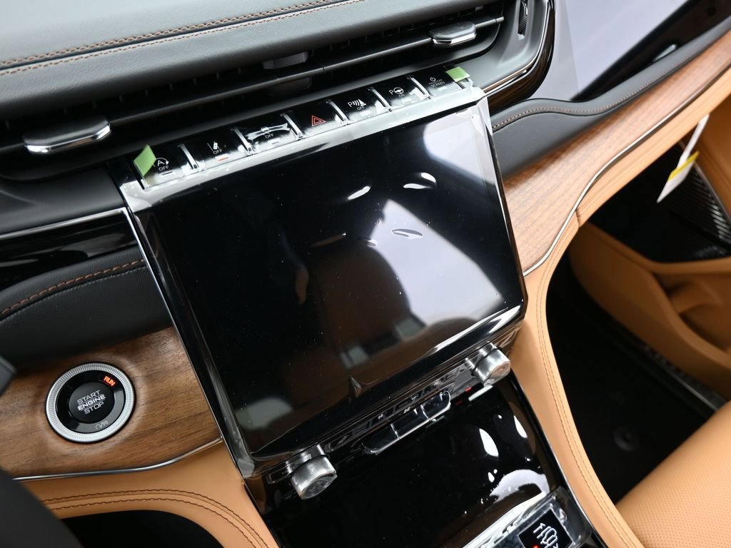 New 2025 Jeep Grand Cherokee Summit image 24