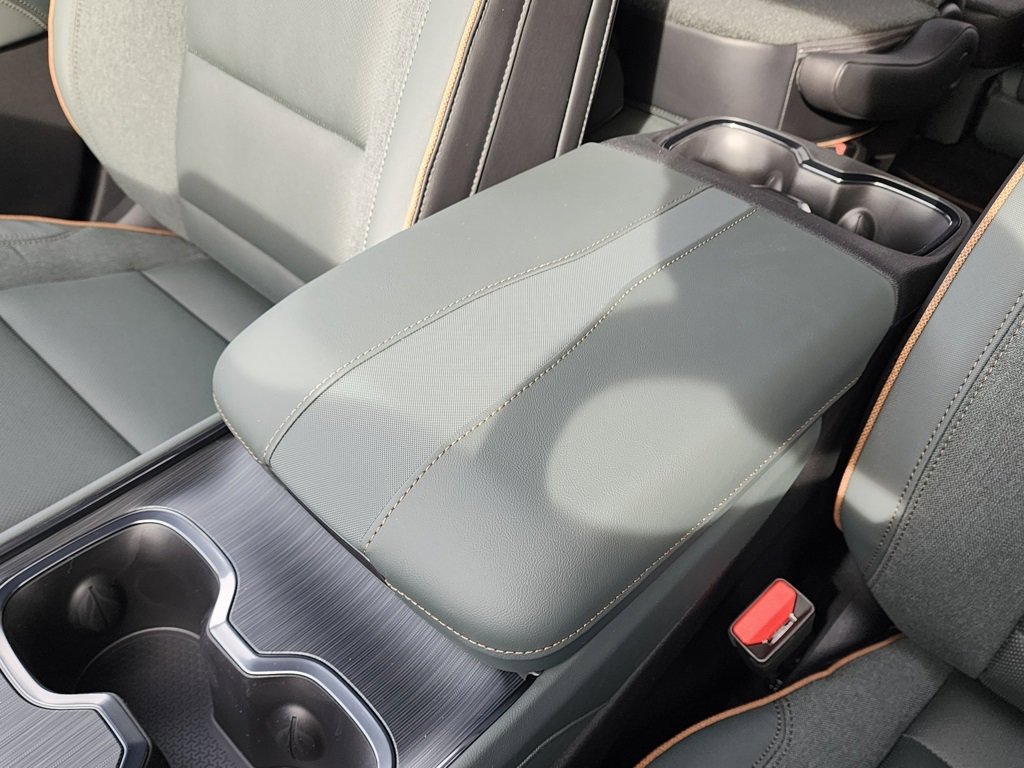 New 2026 GMC Acadia AT4 w/ Luxury Package image 33