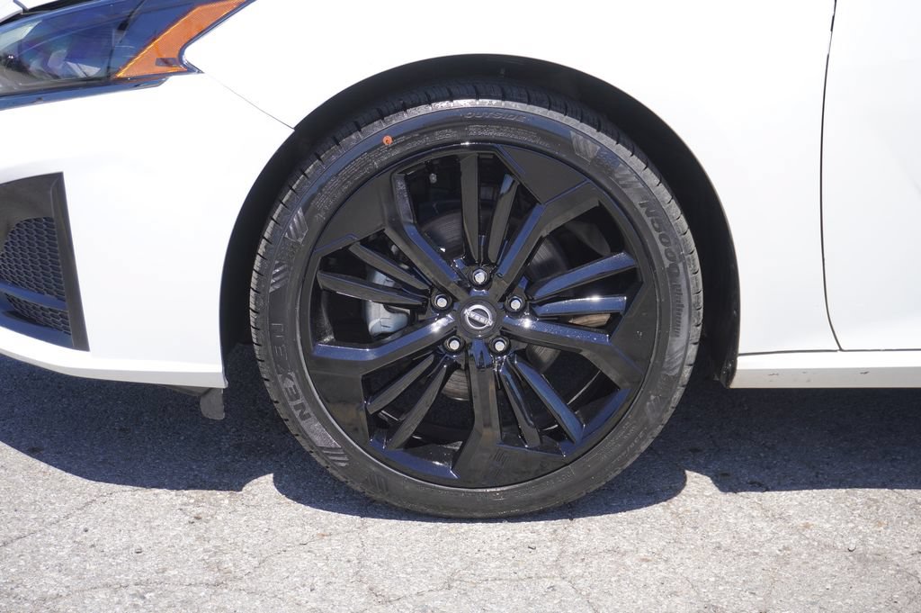 Used 2024 Nissan Altima 2.5 SR FWD image 10