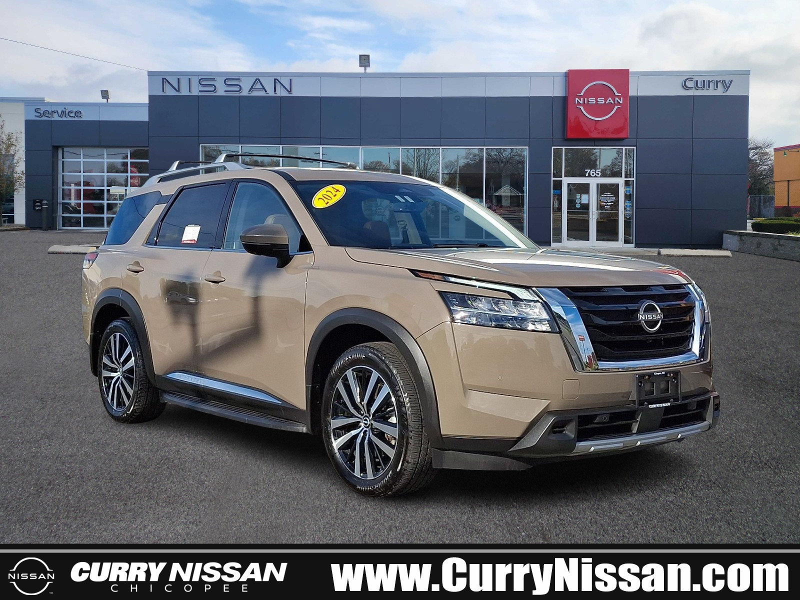 Used 2024 Nissan Pathfinder Platinum w/ Cargo Package AWD/4WD image 1