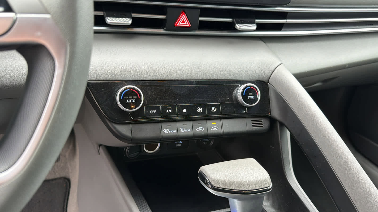 Used 2023 Hyundai Elantra SEL image 14