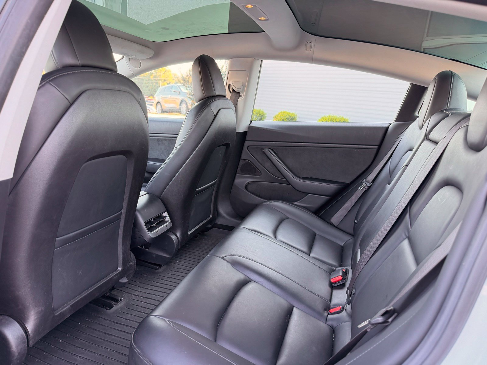 Used 2018 Tesla Model 3 Long Range AWD/4WD image 17
