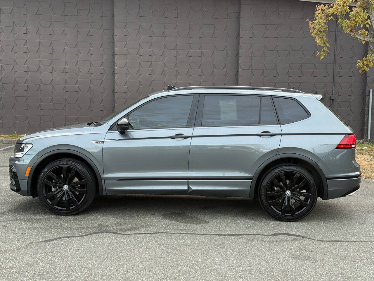 Used 2020 Volkswagen Tiguan SE R-Line w/ 3rd Row Seat Package AWD/4WD image 6