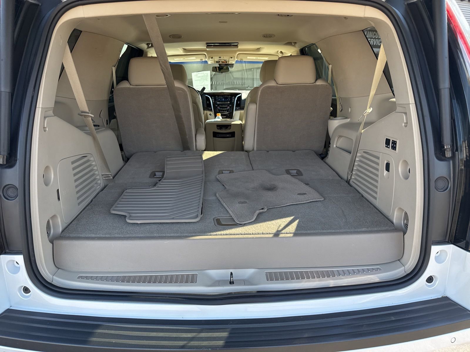 Used 2019 Cadillac Escalade Luxury w/ LPO, Radiant Package image 19