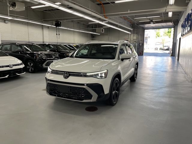 Used 2025 Volkswagen Taos SEL AWD/4WD image 4