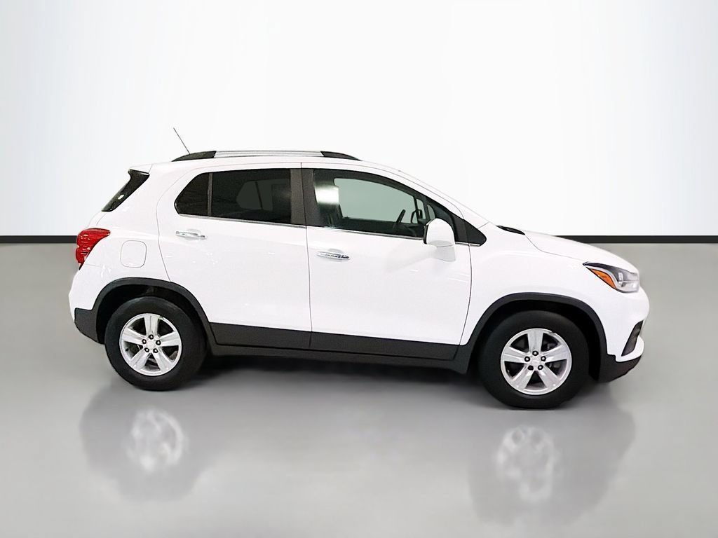 Used 2020 Chevrolet Trax LT w/ Sun & Sound Package FWD image 22