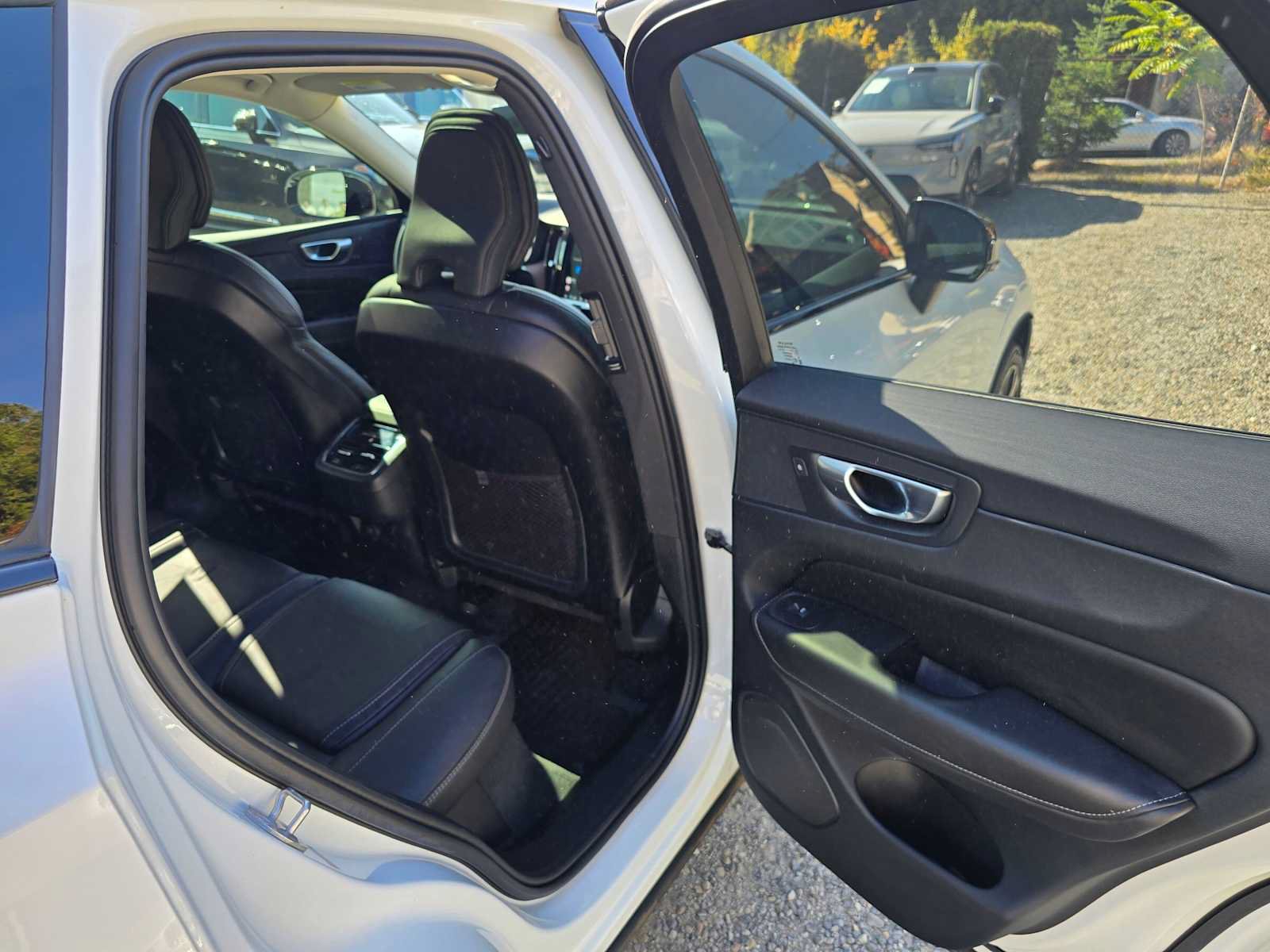 Used 2024 Volvo XC60 B5 Ultimate w/ Protection Package Premier AWD/4WD image 13