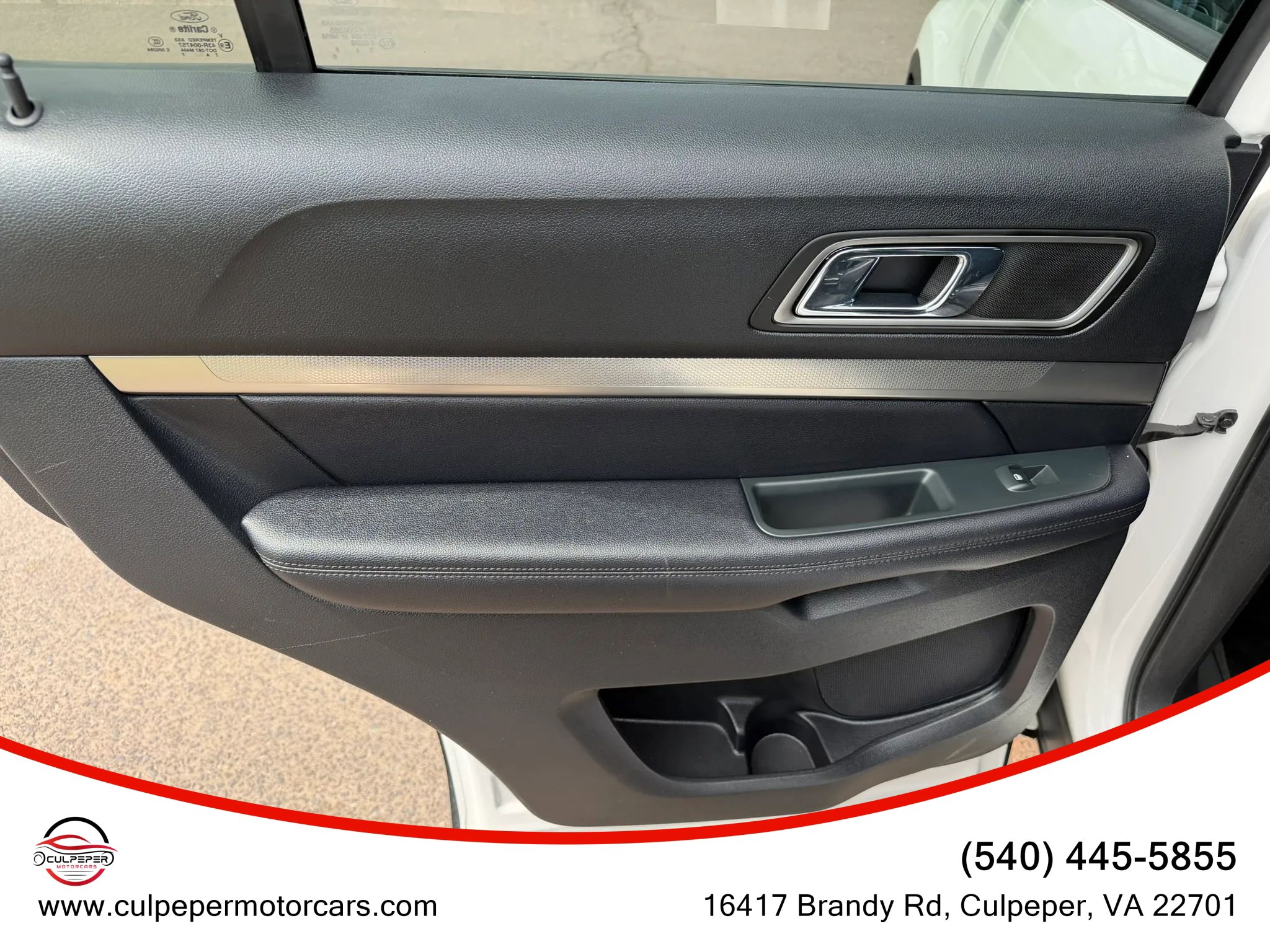 Used 2018 Ford Explorer XLT w/ Equipment Group 202A image 11