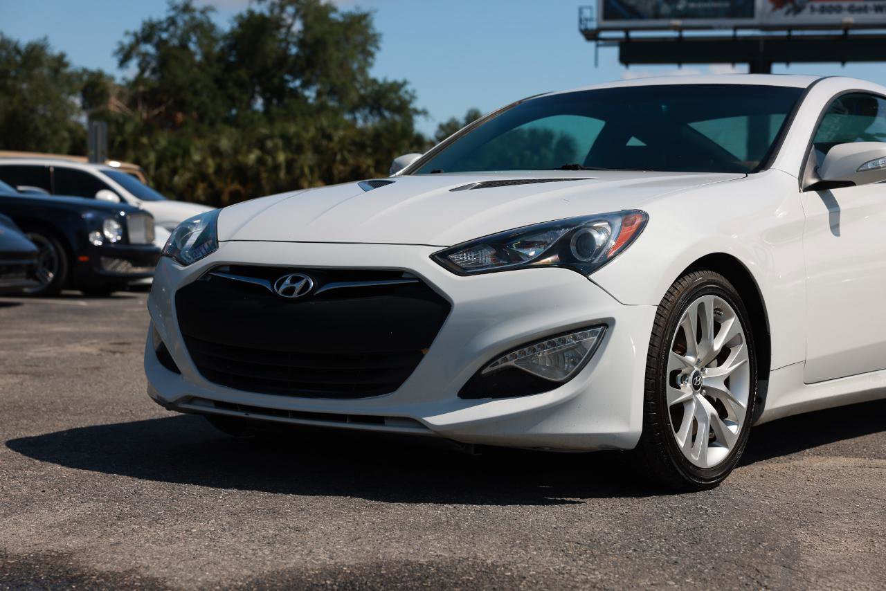 Used 2013 Hyundai Genesis 3.8 RWD image 25