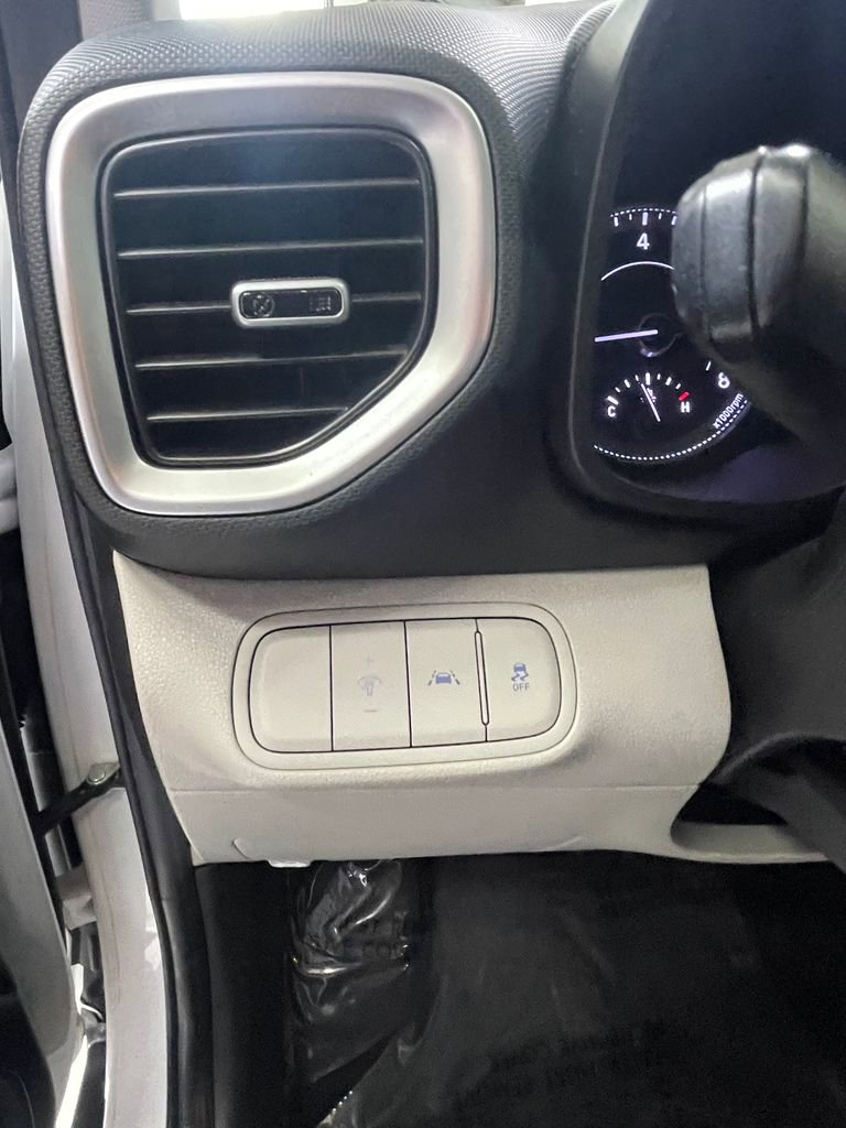 Used 2020 Hyundai Venue SEL image 13
