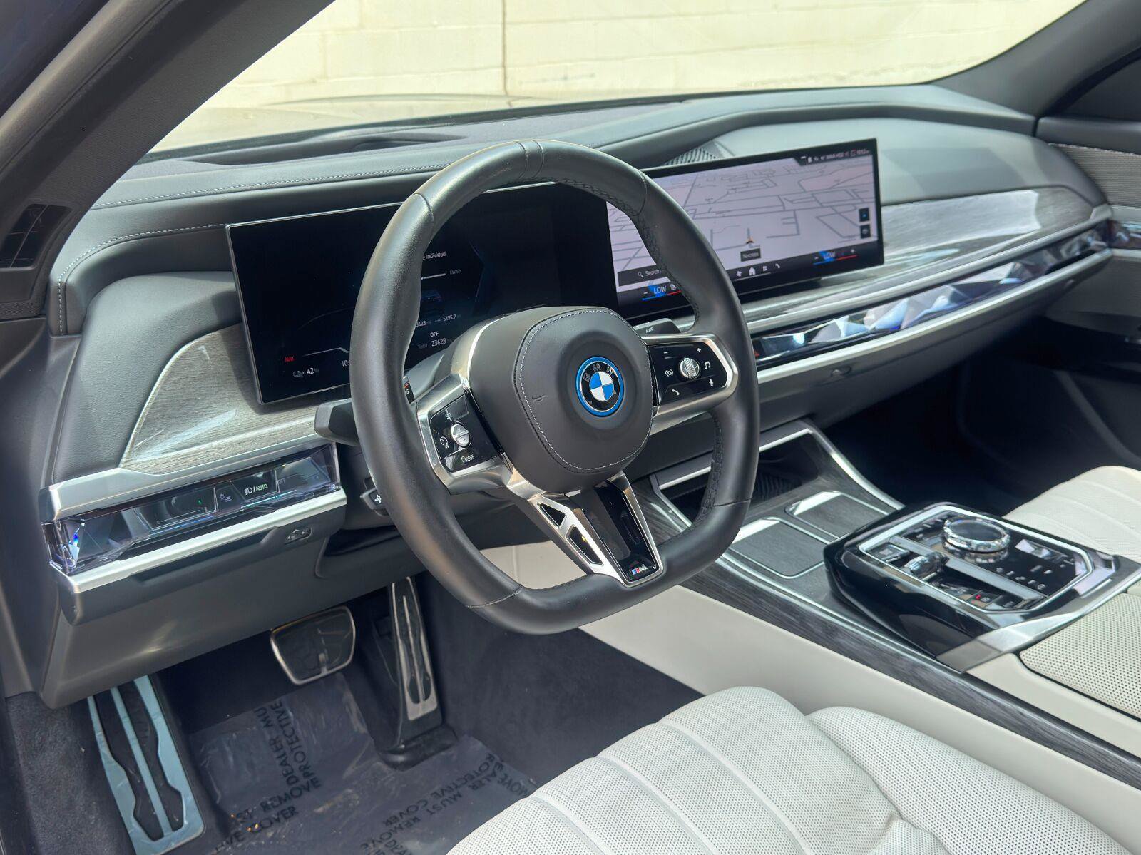 Used 2023 BMW i7 xDrive60 AWD/4WD image 13