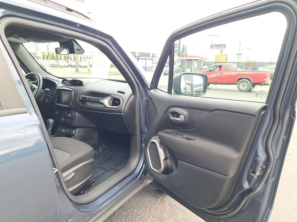 Used 2021 Jeep Renegade Latitude AWD/4WD image 16