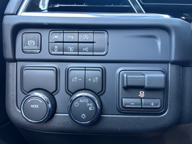 Used 2026 Chevrolet Suburban LS RWD image 14