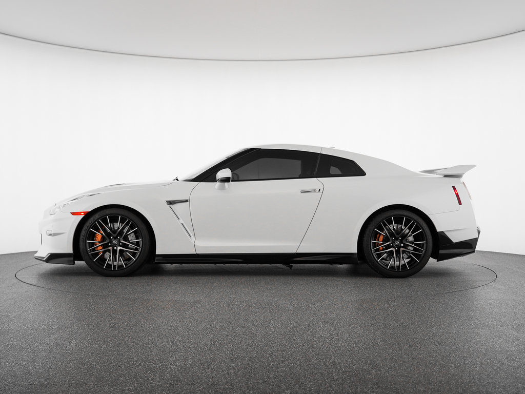 Used 2024 Nissan GT-R Premium w/ Premium Interior Package AWD/4WD image 2