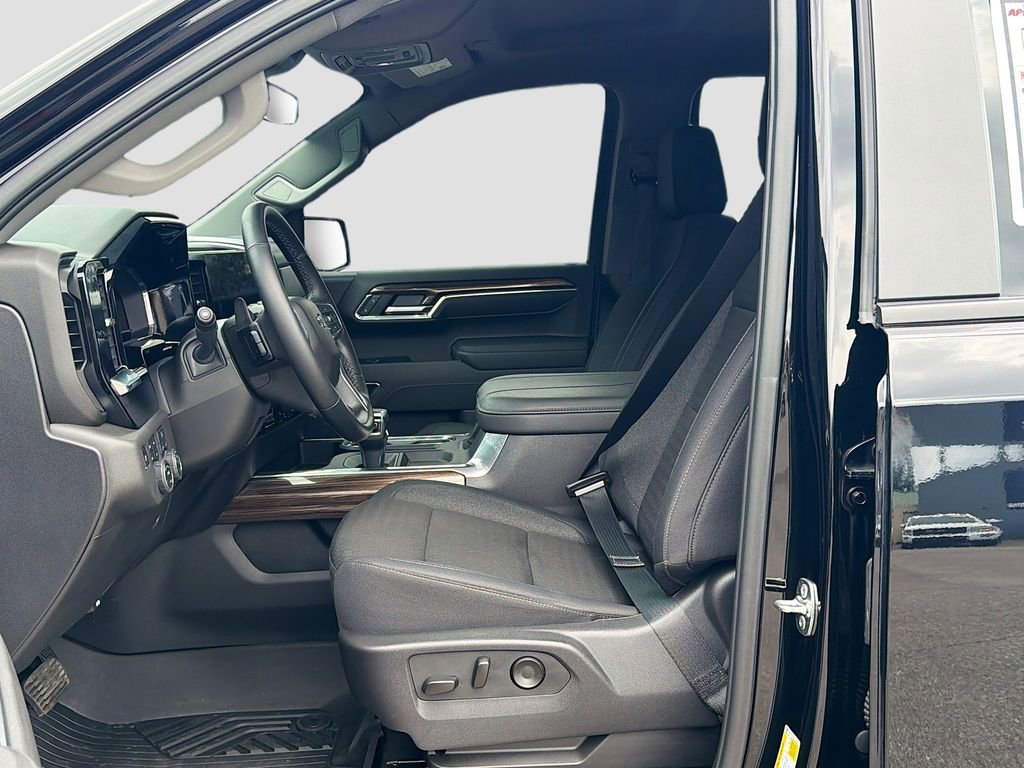 Used 2025 Chevrolet Silverado 1500 LT Trail Boss w/ Convenience Package II image 22