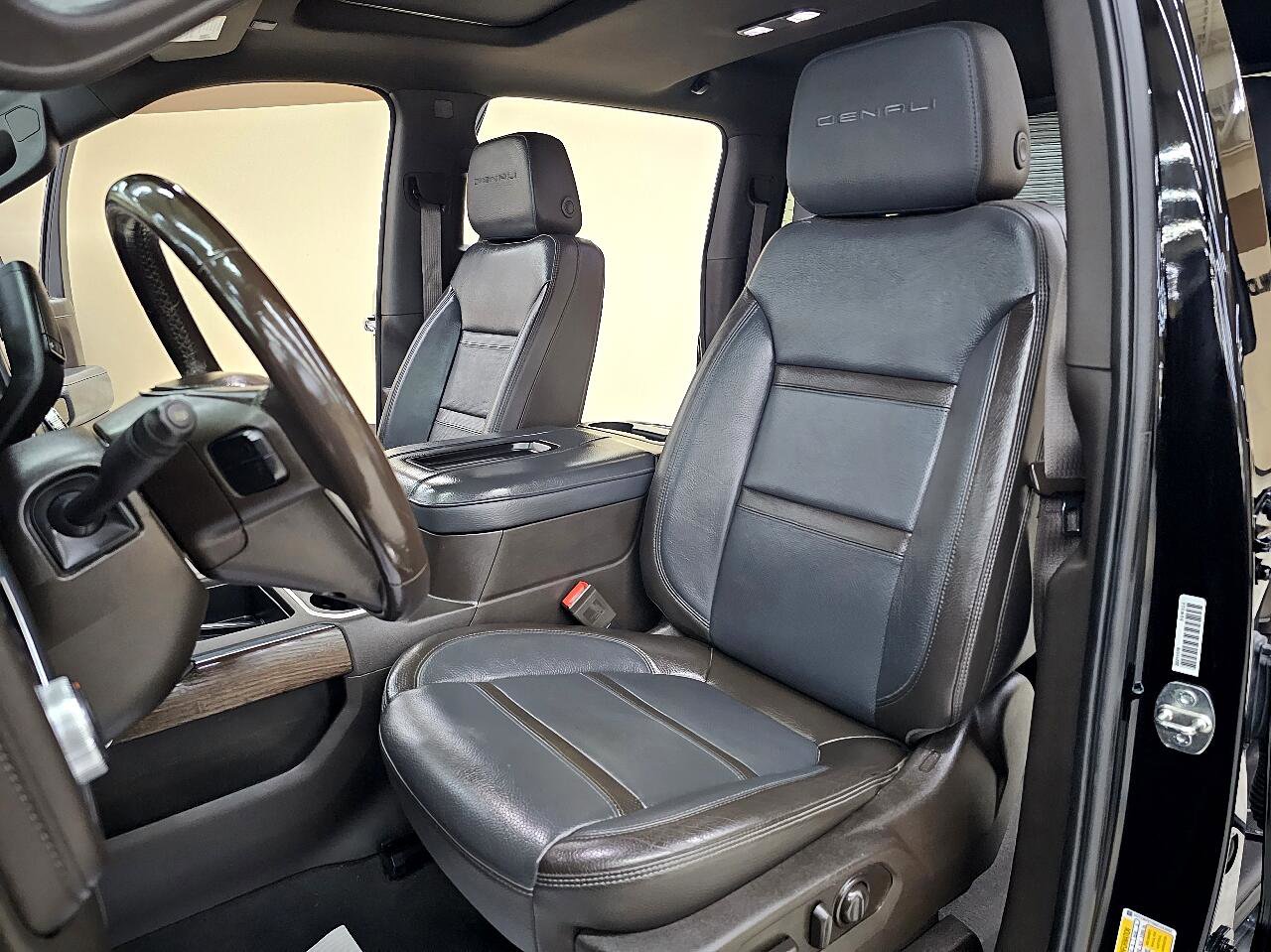 Used 2022 GMC Sierra 1500 Denali w/ Denali Premium Package image 17