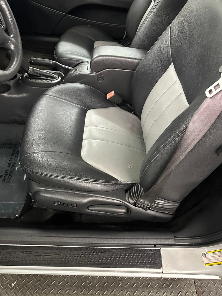 Used 2005 Chrysler Sebring GTC FWD image 13