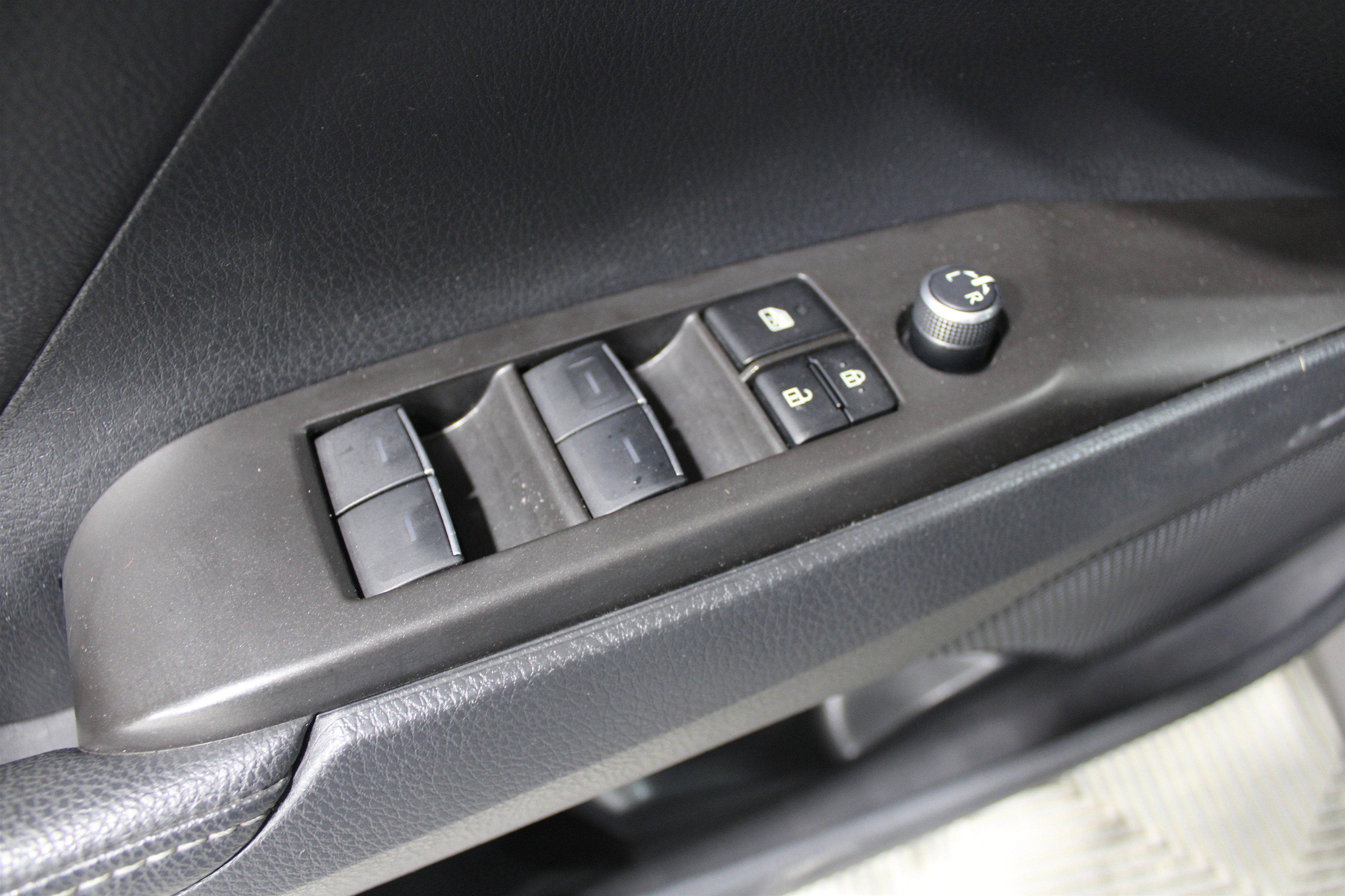 Used 2023 Toyota Camry XLE image 7