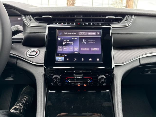 Used 2025 Jeep Grand Cherokee Laredo image 24