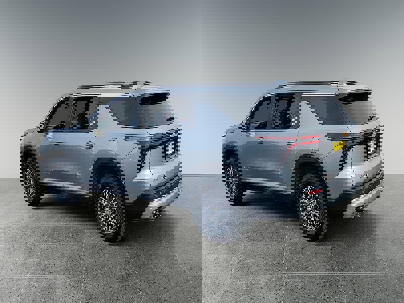 Used 2024 Chevrolet Traverse LT image 3