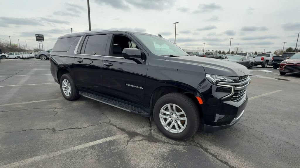 Used 2023 Chevrolet Suburban LT RWD image 2
