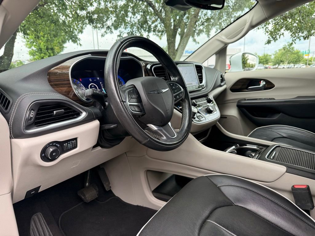 Used 2022 Chrysler Pacifica Limited FWD image 9