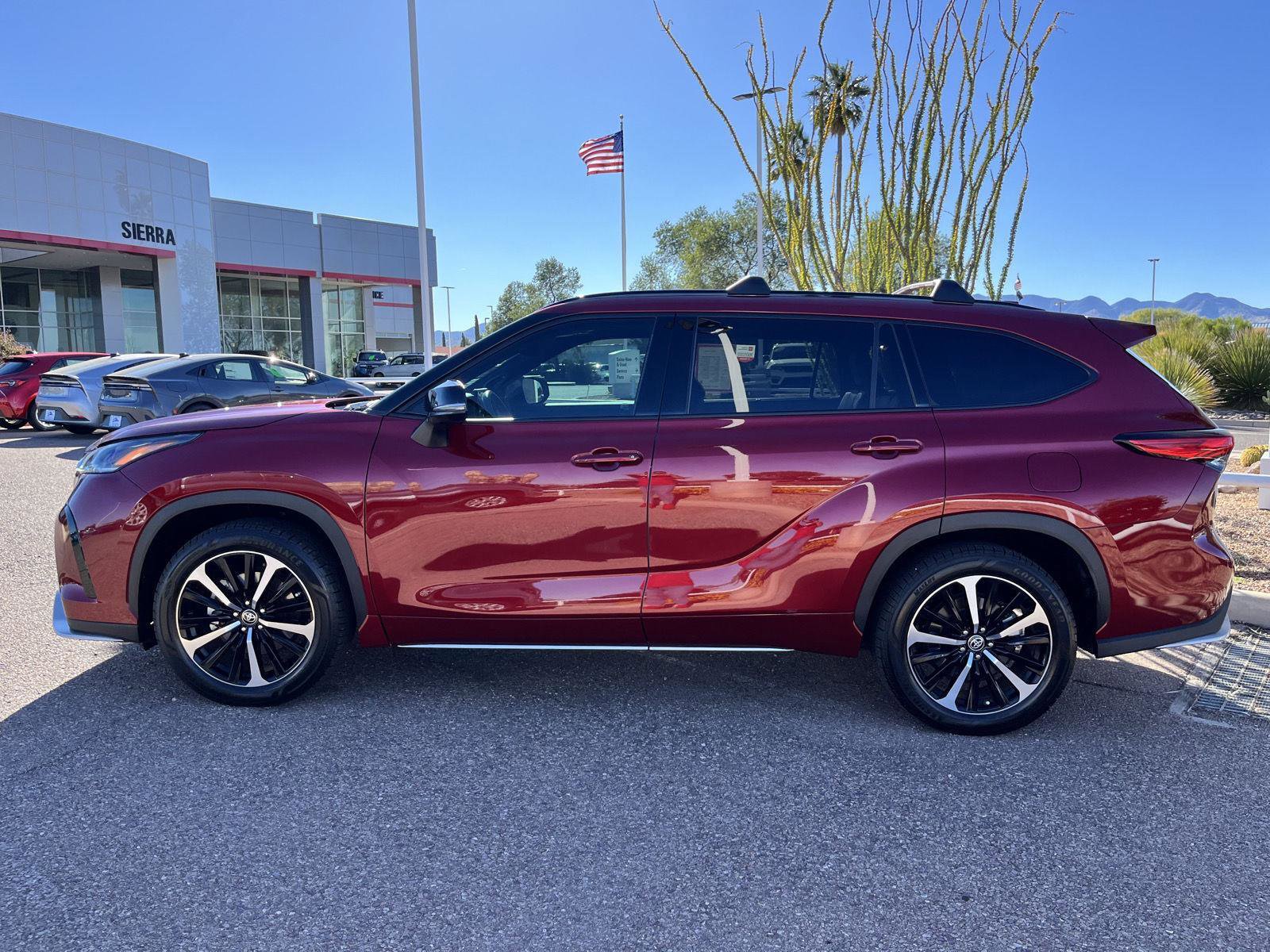 Certified 2022 Toyota Highlander XSE image 2