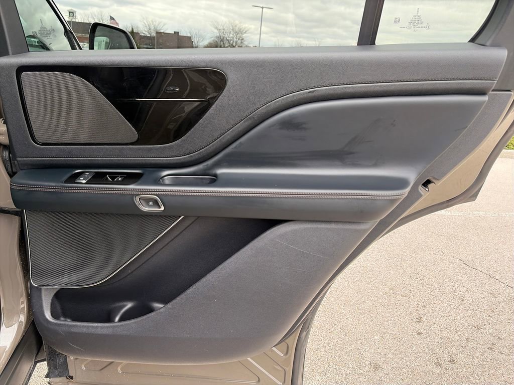 Used 2025 Lincoln Aviator AWD image 31