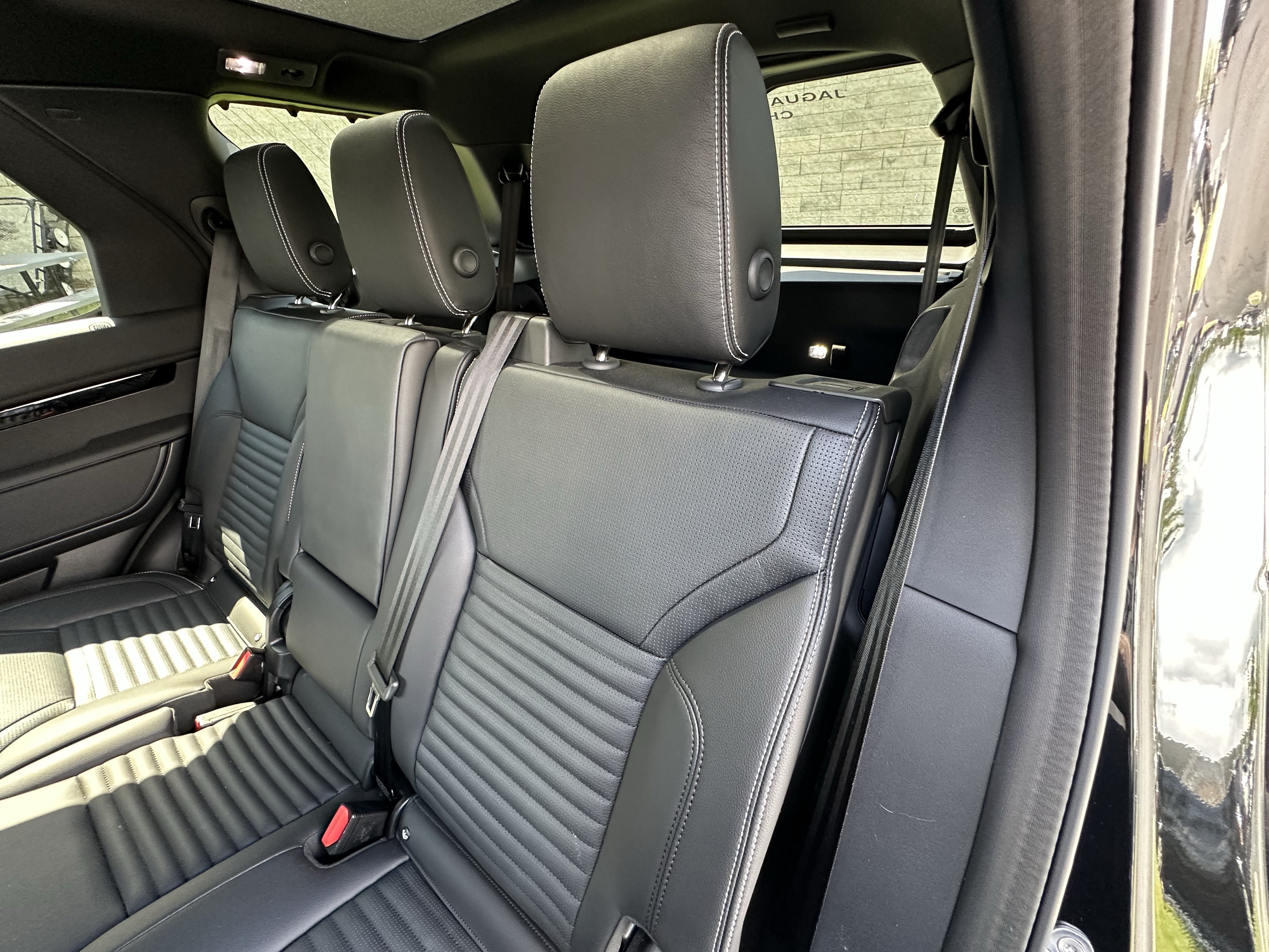 Used 2025 Land Rover Discovery S AWD/4WD image 29