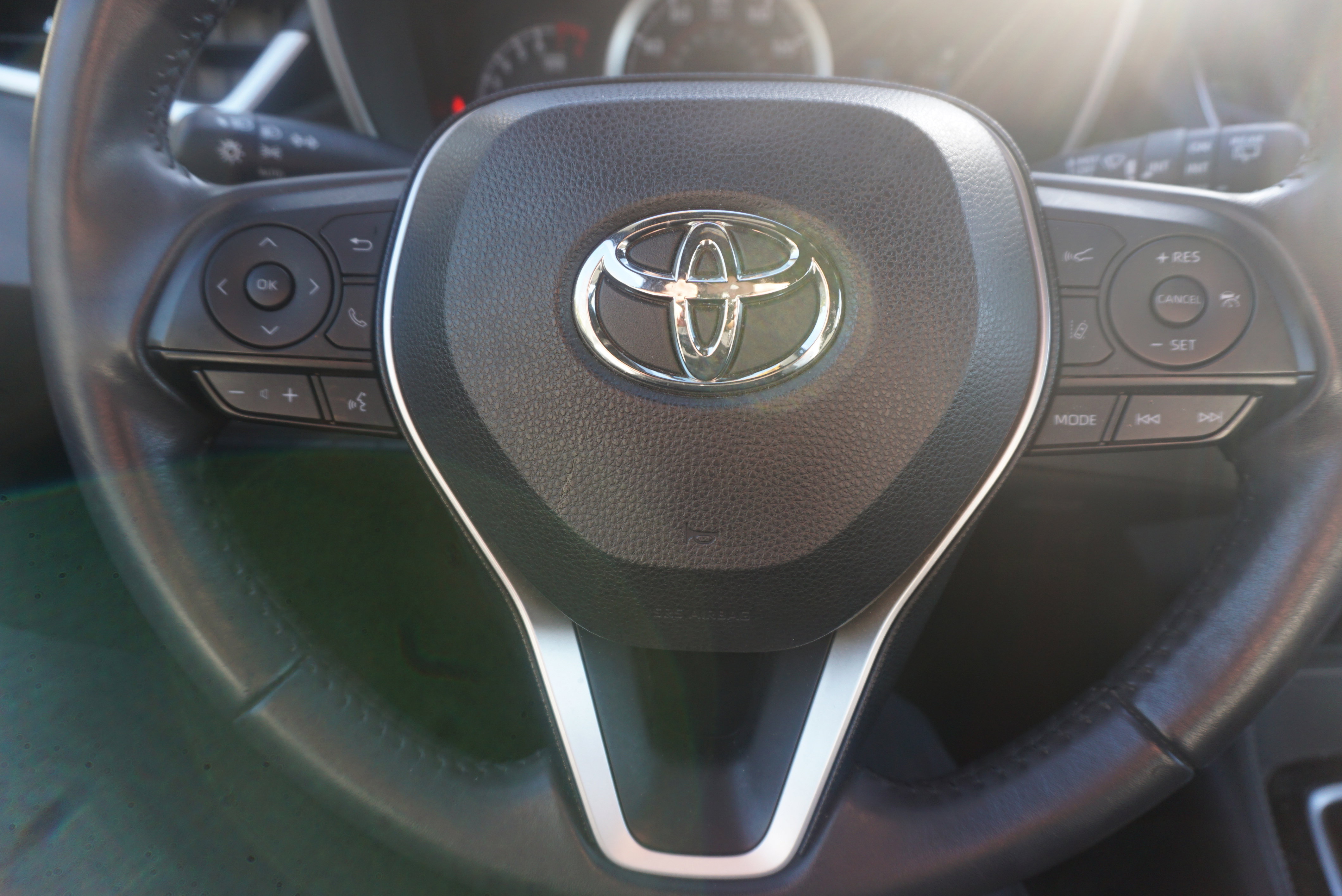 Used 2019 Toyota Corolla SE w/ Carpet Mat Package image 8