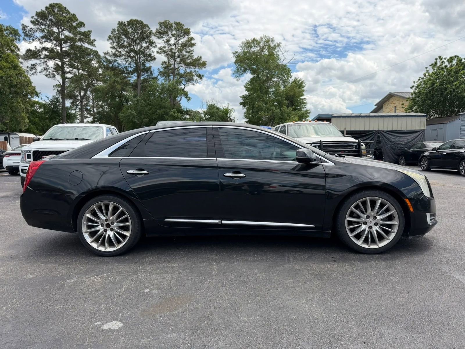 Used 2013 Cadillac XTS Platinum w/ Driver Assist Package FWD image 4