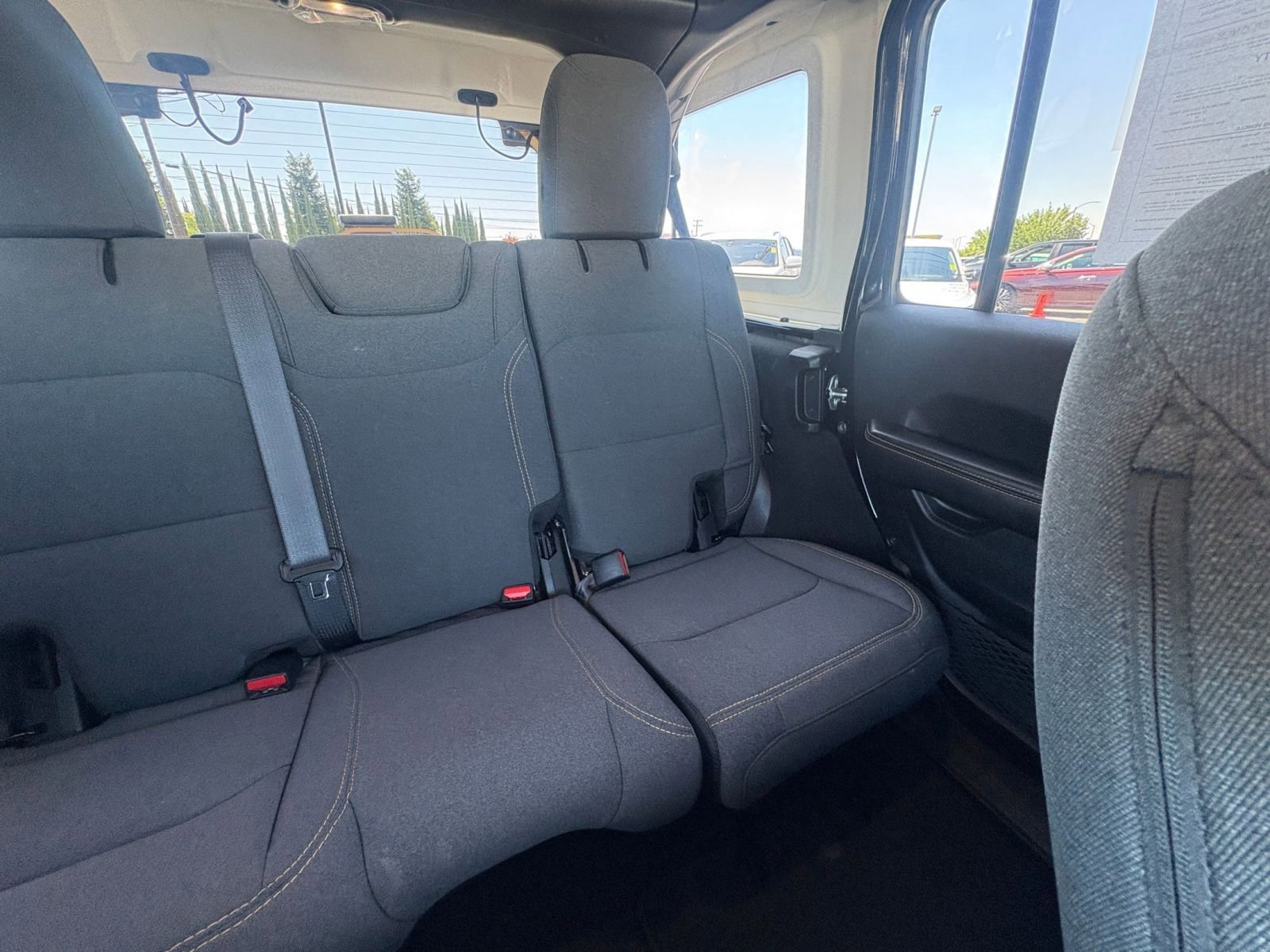 Used 2025 Jeep Wrangler Unlimited Sahara AWD/4WD image 37