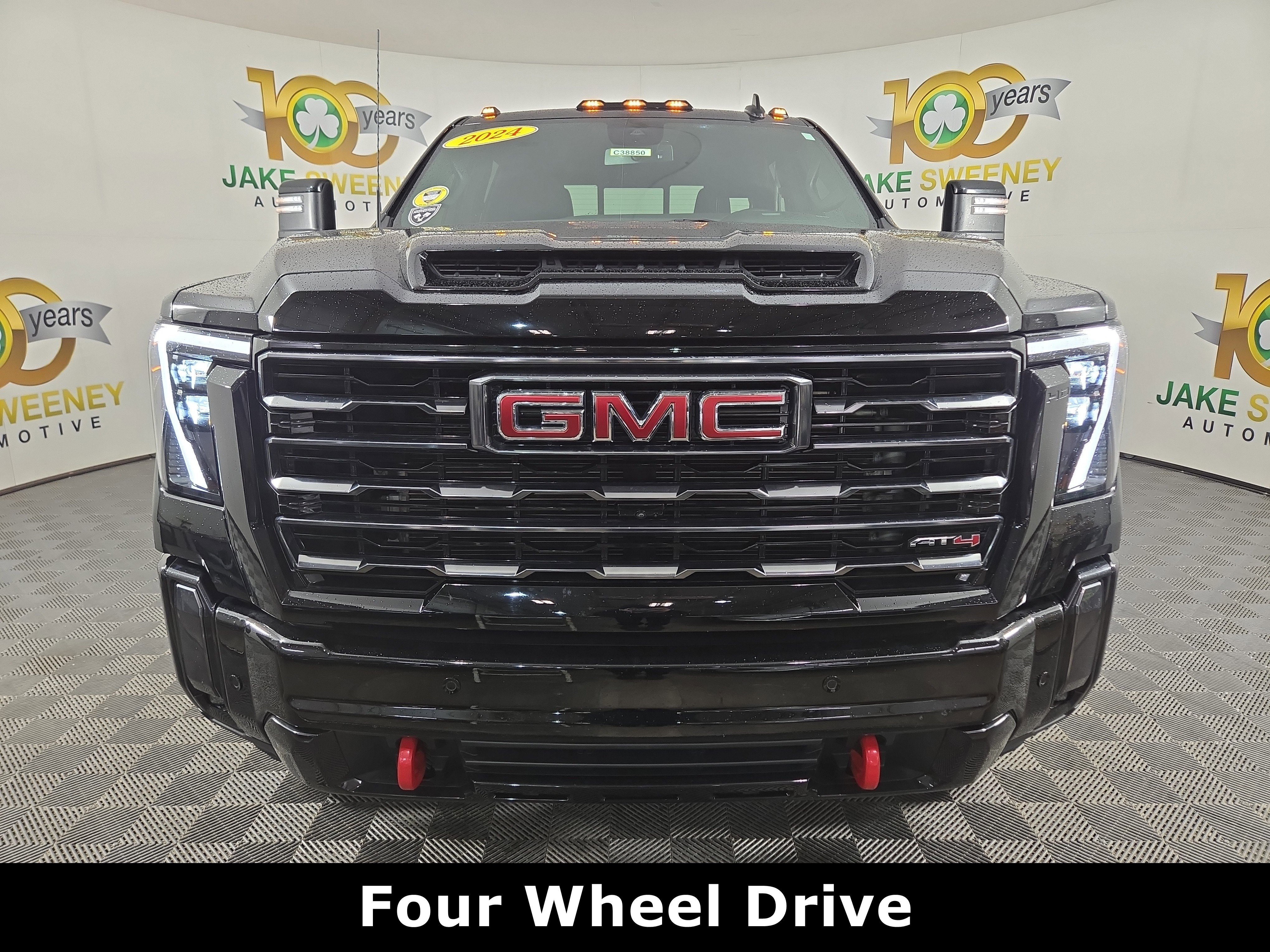 Used 2024 GMC Sierra 2500 AT4 w/ AT4 Preferred Package image 3