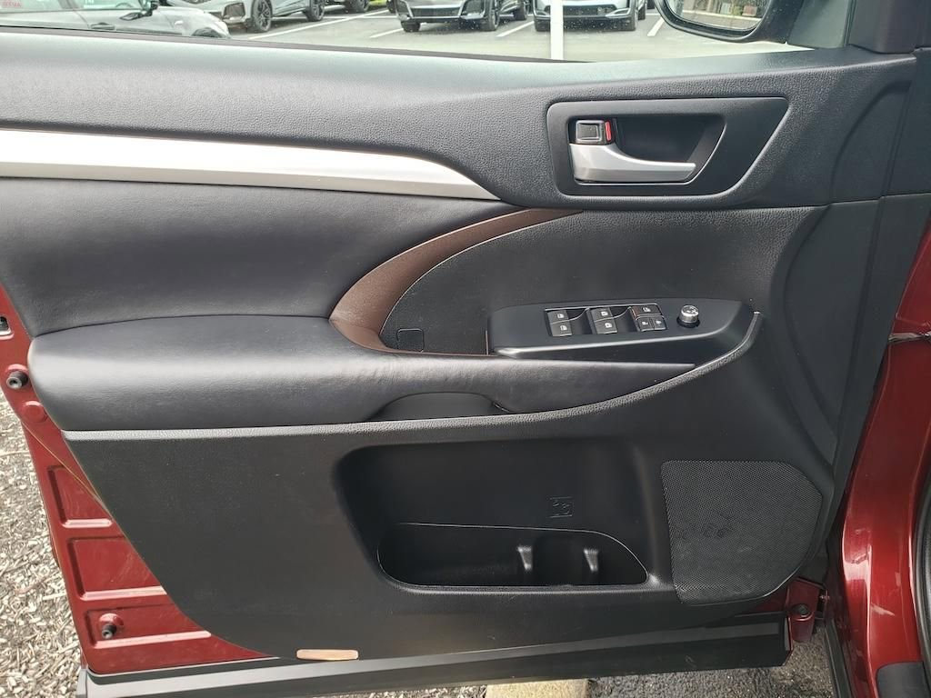 Used 2017 Toyota Highlander XLE image 20