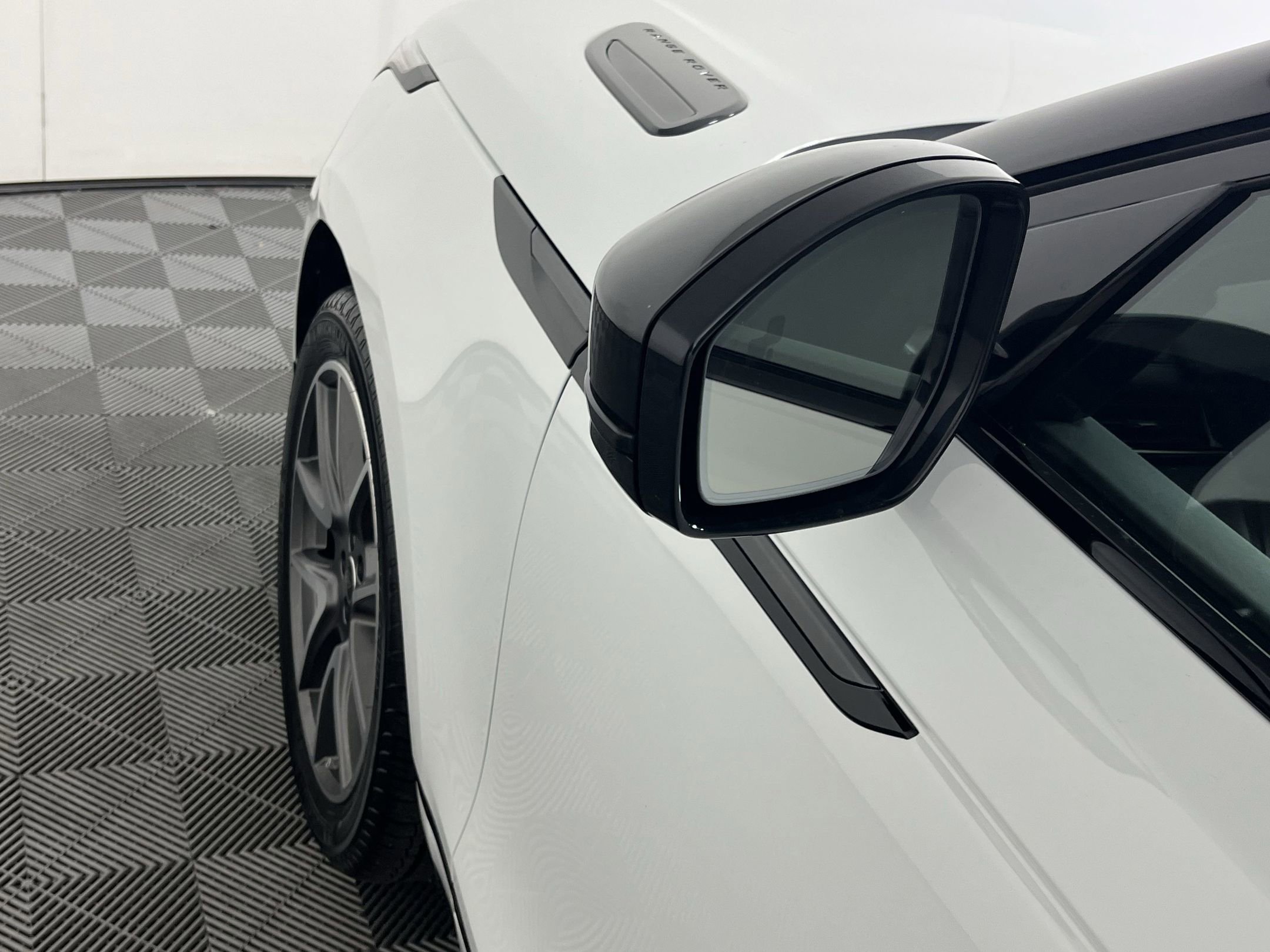 New 2026 Land Rover Range Rover Velar Dynamic SE image 21