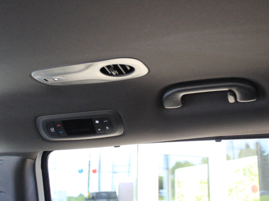 New 2027 Chrysler Pacifica Select w/ Family Tech Group FWD image 33