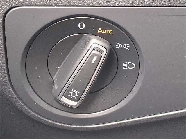 Used 2022 Volkswagen Tiguan SE image 22