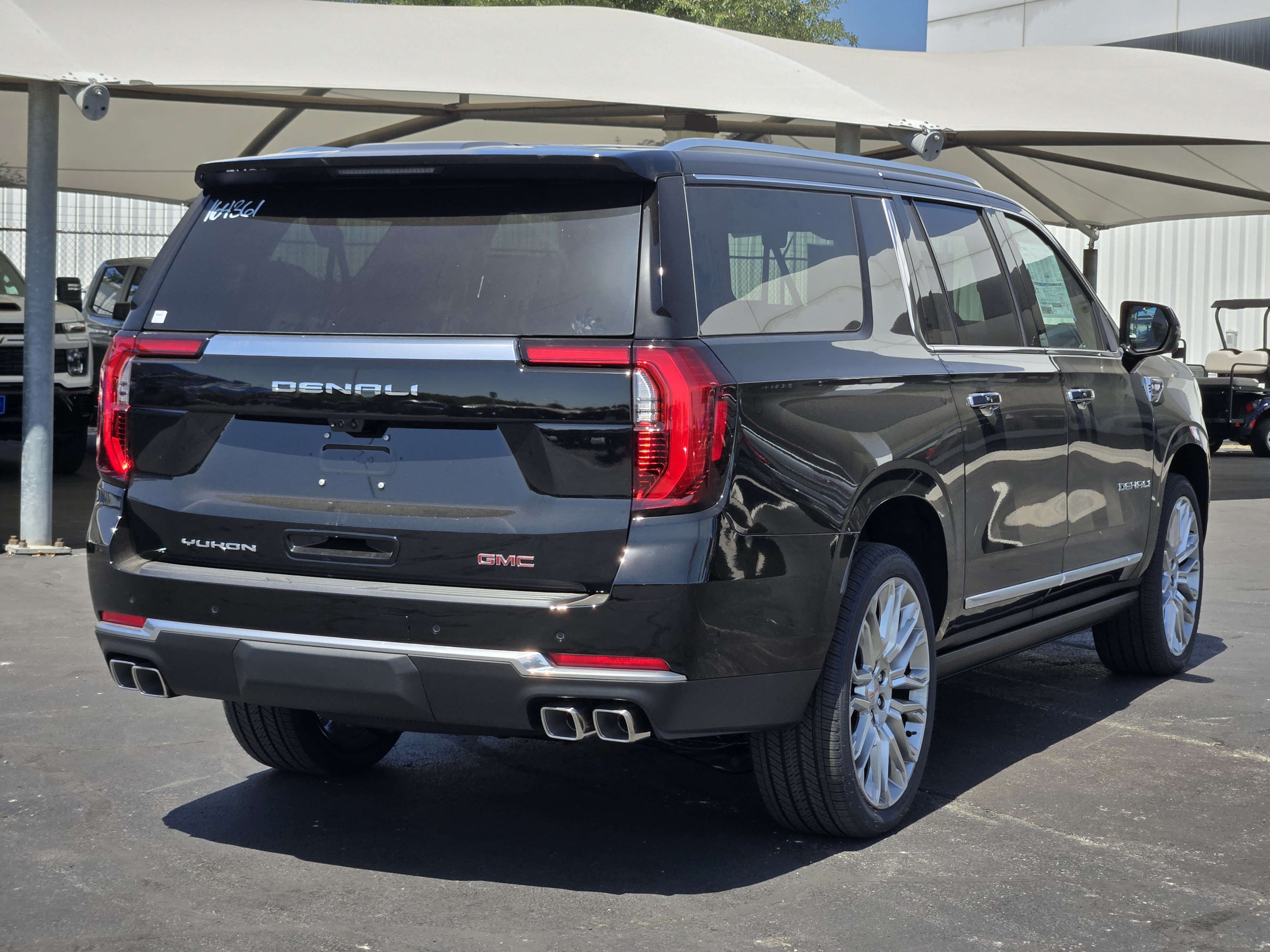 New 2026 GMC Yukon XL Denali w/ Denali Reserve Package AWD/4WD image 4