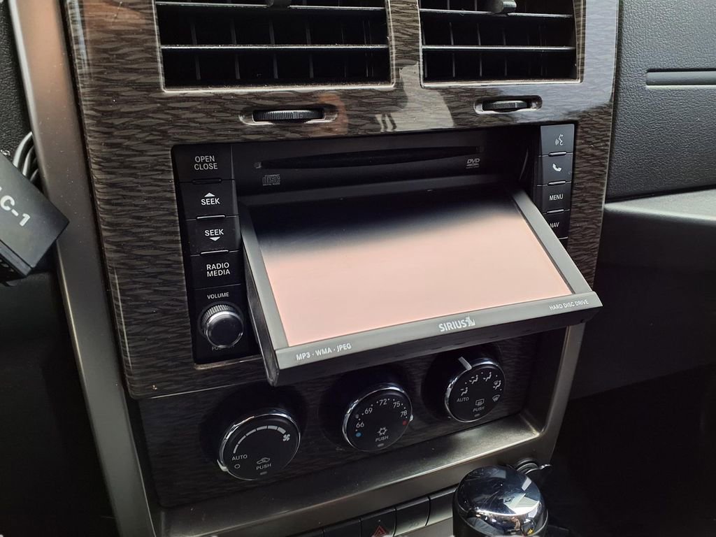 Used 2012 Jeep Liberty Limited Jet w/ Chrome Accents Group image 5