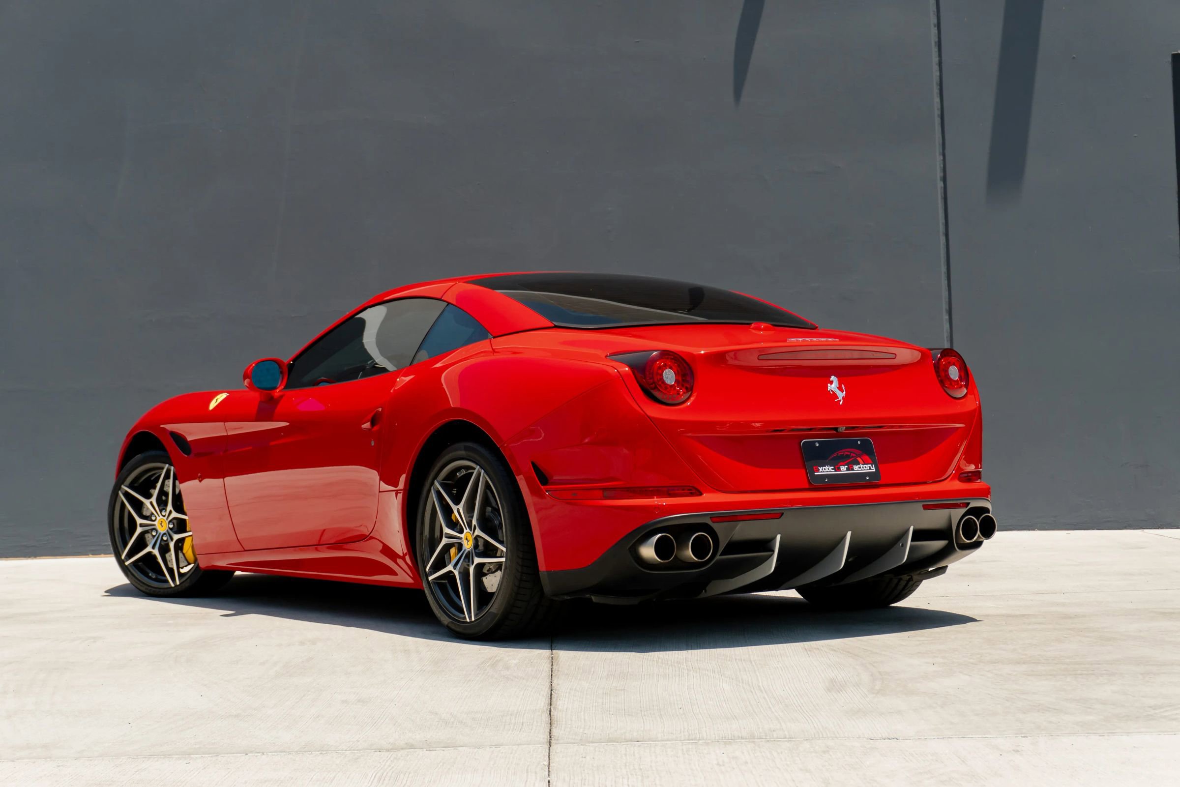 Used 2016 Ferrari California T RWD image 11