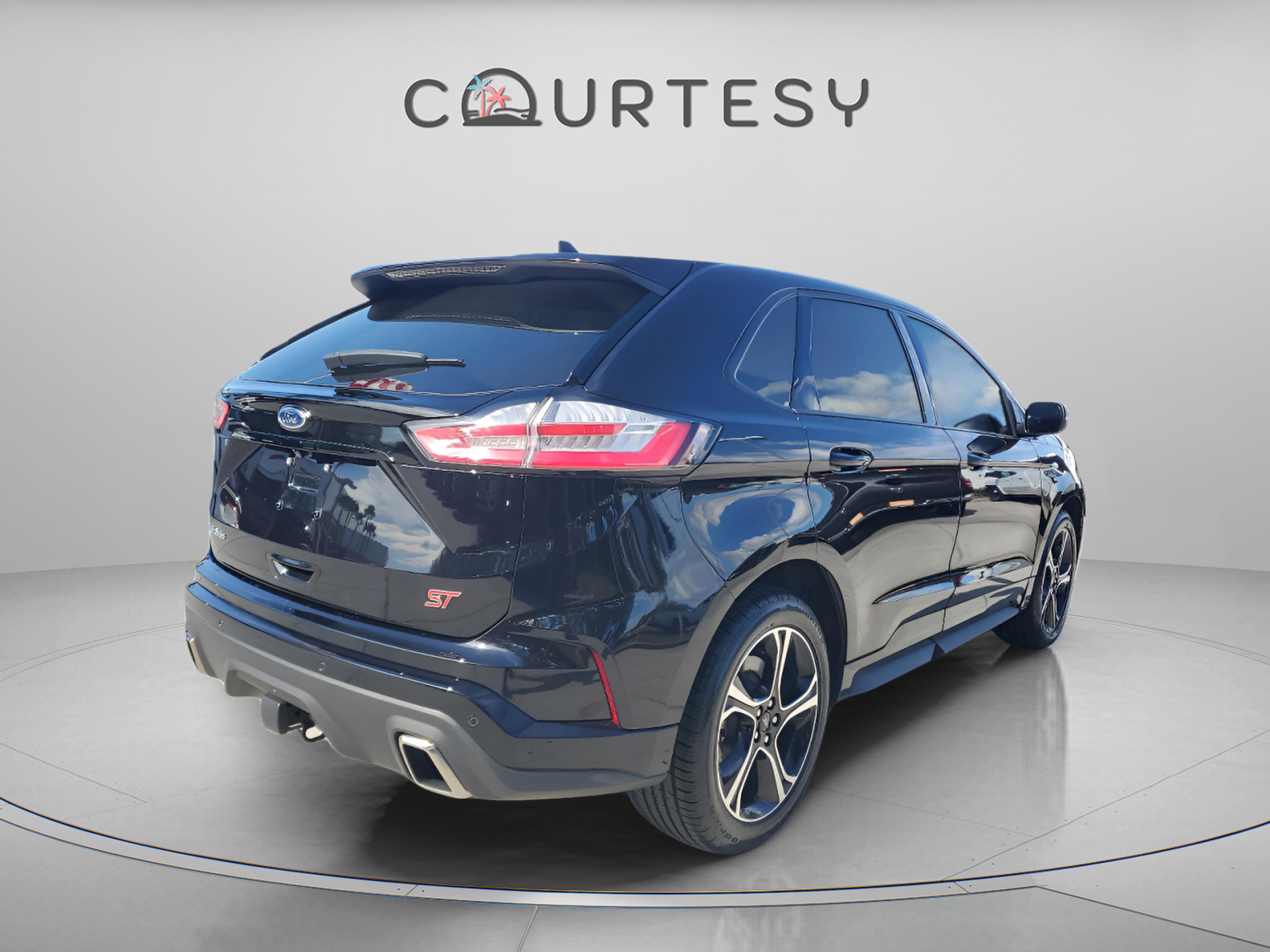 Used 2020 Ford Edge ST image 4